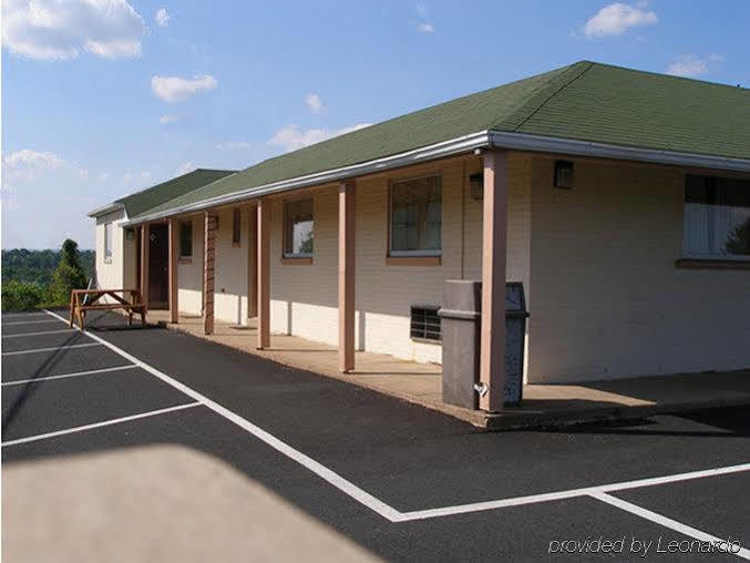 Red Carpet Inn&Suites New Cumberland Buitenkant foto